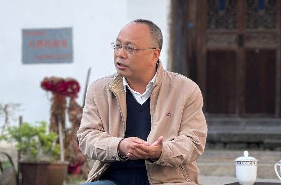 徐利民
他從基層一步步成長,始終充滿激情、敢闖敢干,為浦江發展作出了積極貢獻。